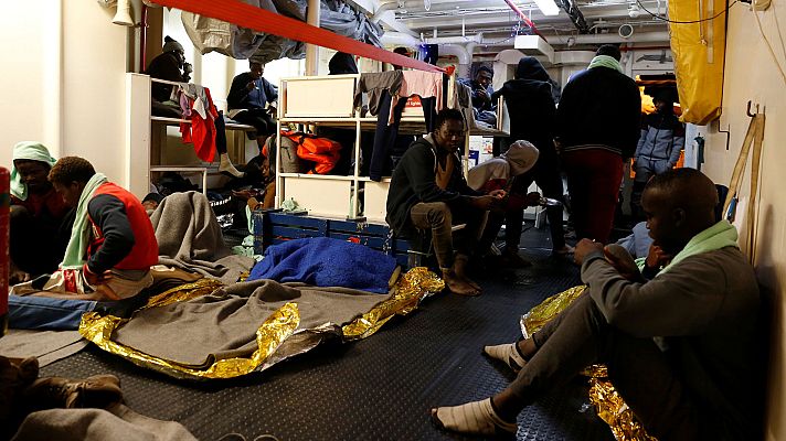 Telediario 1 - La ONG Sea Watch lleva 14 días en el mar esperando un puerto seguro tras rescatar a 32 migrantes