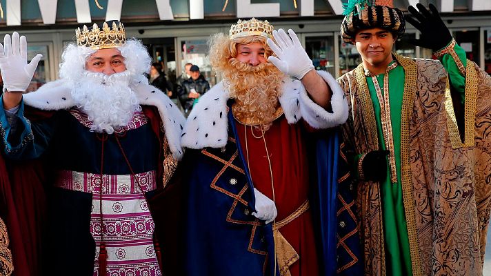 Telediario 1 - Los Reyes Magos llegan por tierra, mar  y aire