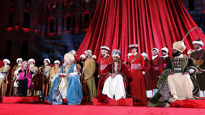 Telediario 1 - Miles de niños reciben a los Reyes Magos