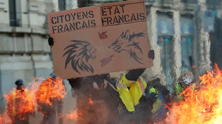 Telediario 1 - Los chalecos amarillos mantienen su protesta con el nuevo año