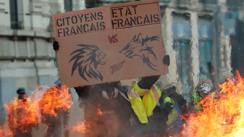 Los chalecos amarillos mantienen su protesta con el nuevo año