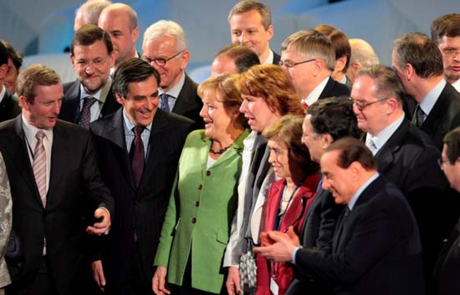 Rajoy participa en el congreso del Partido Popular europeo y se reúne con Merkel | Ver