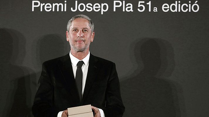 Informativo 24h - Guillermo Martínez gana el 75 premio Nadal con la novela 'Los crímenes de Alicia'