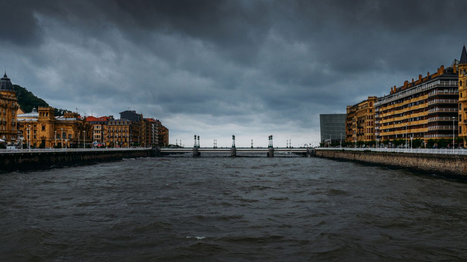 Los cielos ganarán nubosidad y dejarán lluvia en País Vasco y Navarra - Ver ahora