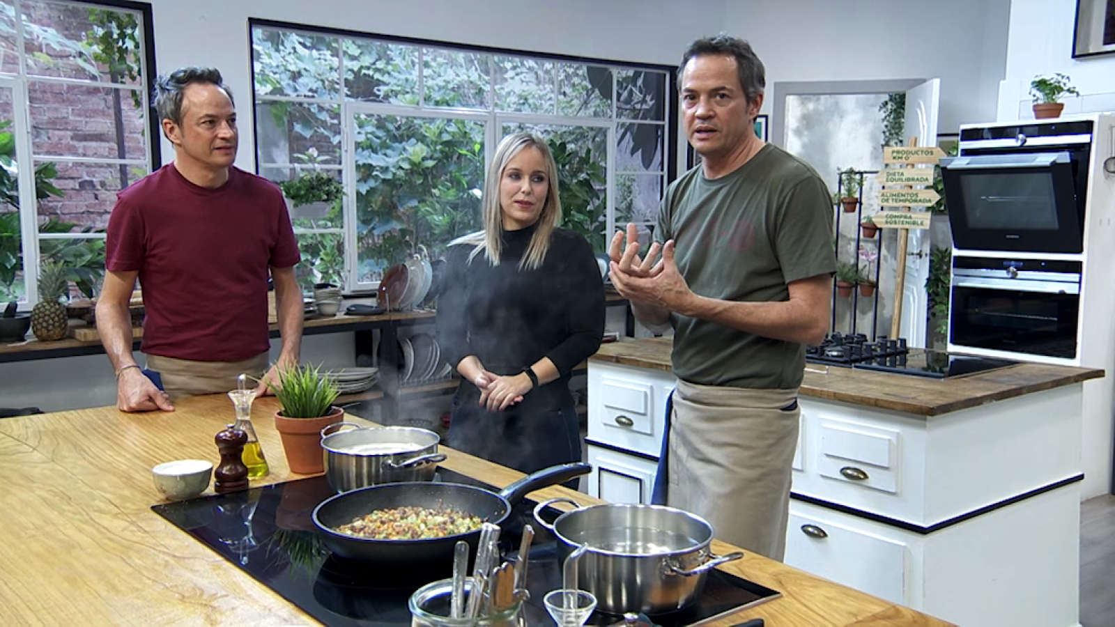 Torres en la cocina - Hojas de acelgas rellenas y merluza con limón - ver ahora