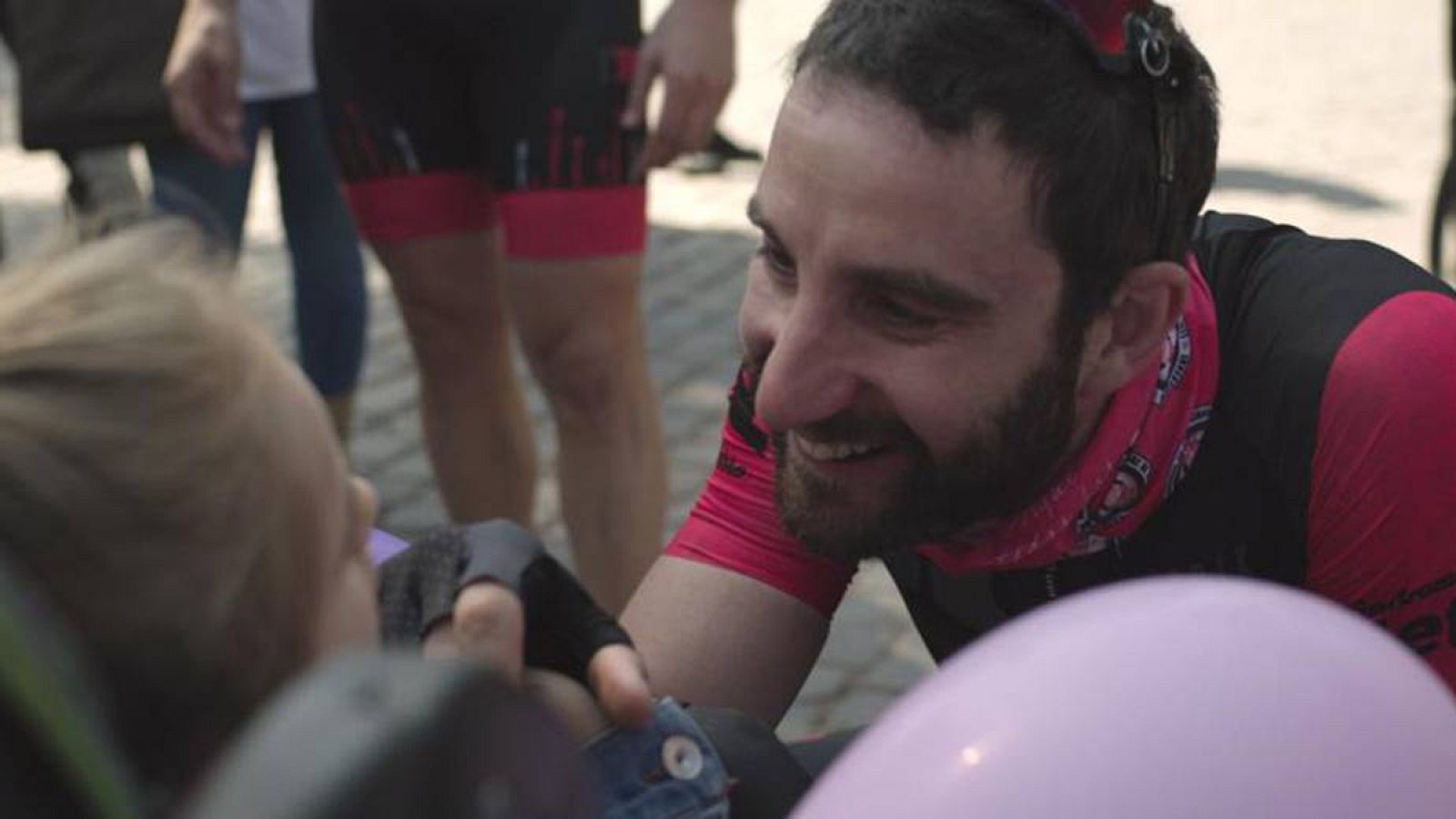 Dani Rovira estrena 'Todos los caminos', para dar visibilidad al Síndrome de Rett | Ver