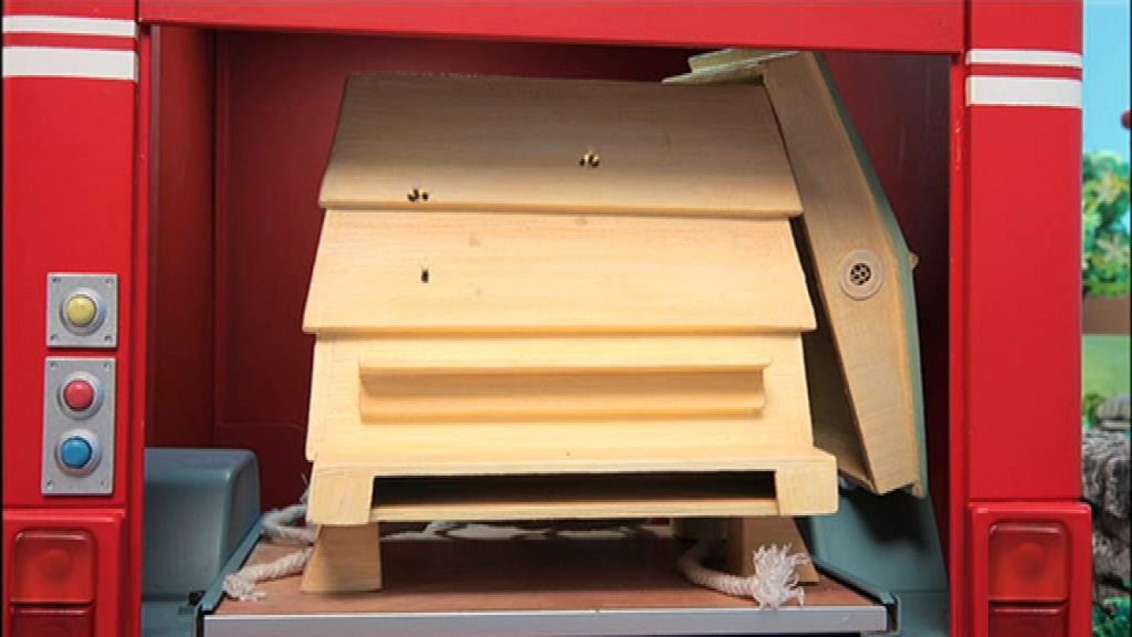 Pat el cartero y las abejas fugitivas - Pat el cartero | Ver