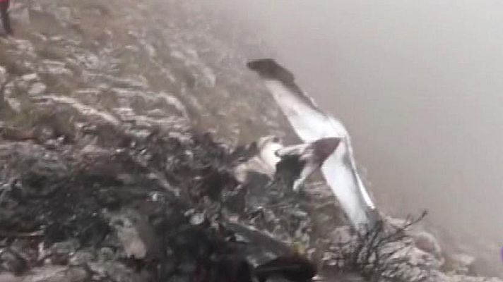 Telediario 1 - Una avioneta se estrella en un monte de Gipuzkoa