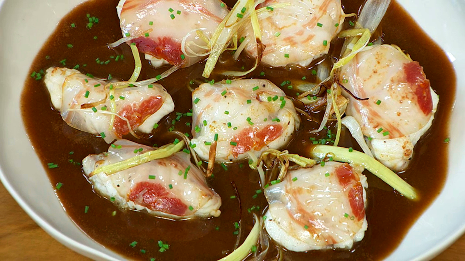 Torres en la cocina - Rape con salsa de cebolla