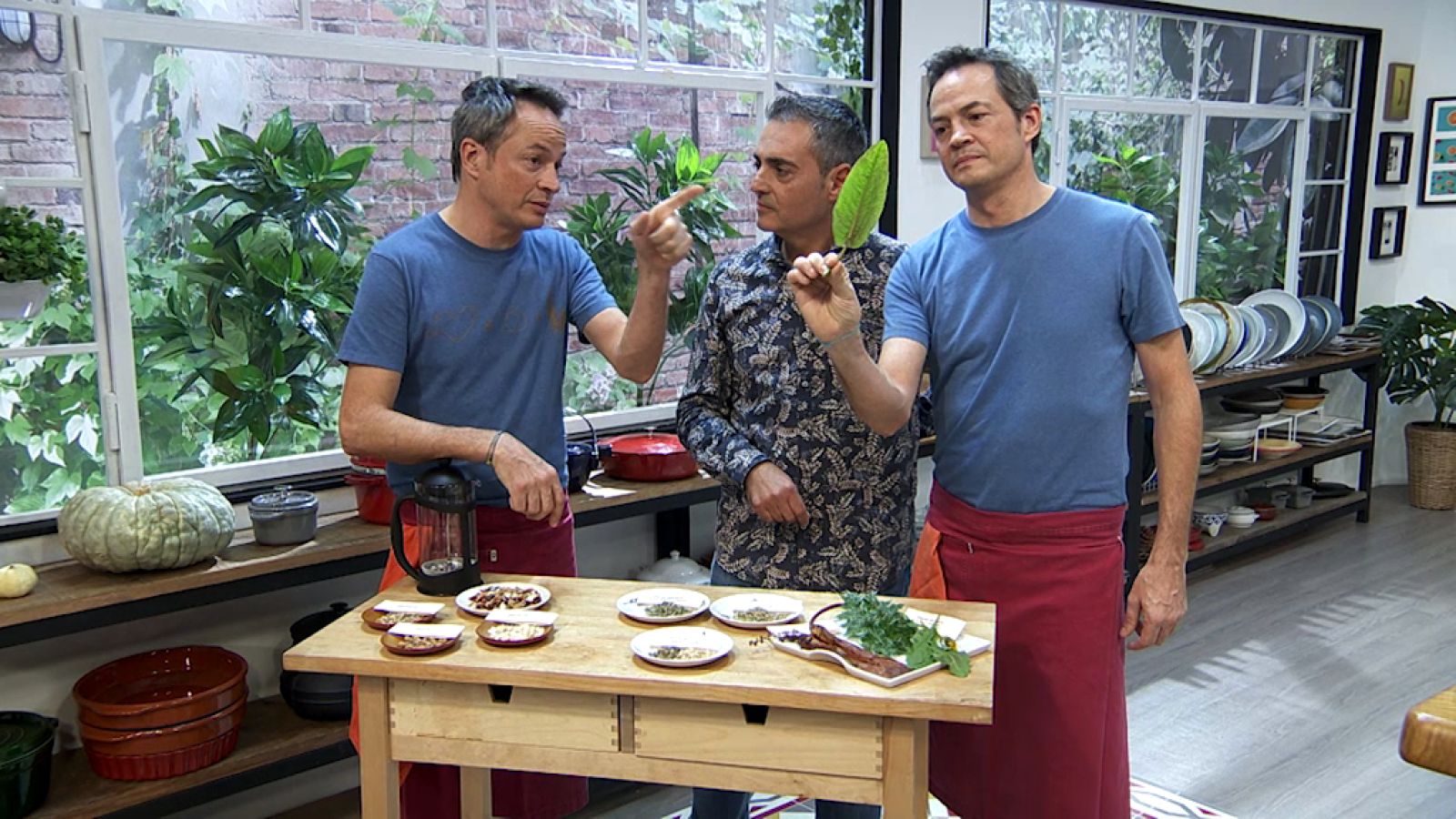 Torres en la cocina - Sopa de invierno y rape en salsa - ver ahora