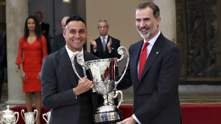 Telediario 1 - Sergio Ramos y Keylor Navas recogen sus premios individuales