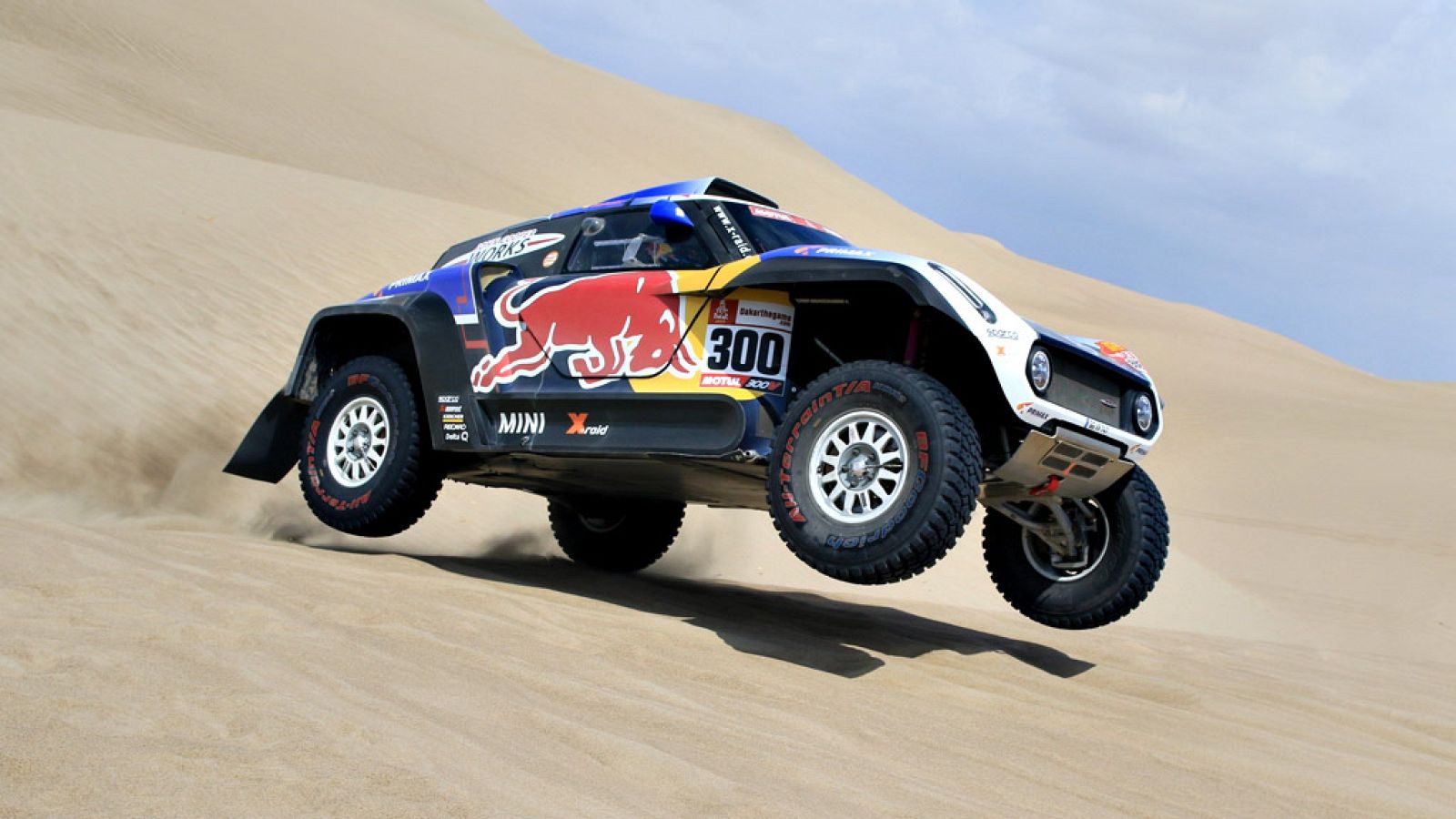 La etapa "maratón" del Dakar amenaza con dejar hoy a más pilotos fuera de carrera o sin opciones al triunfo, como ocurrió este miércoles con los españoles Joan Barreda en motos y Carlos Sainz en coches, respectivamente.