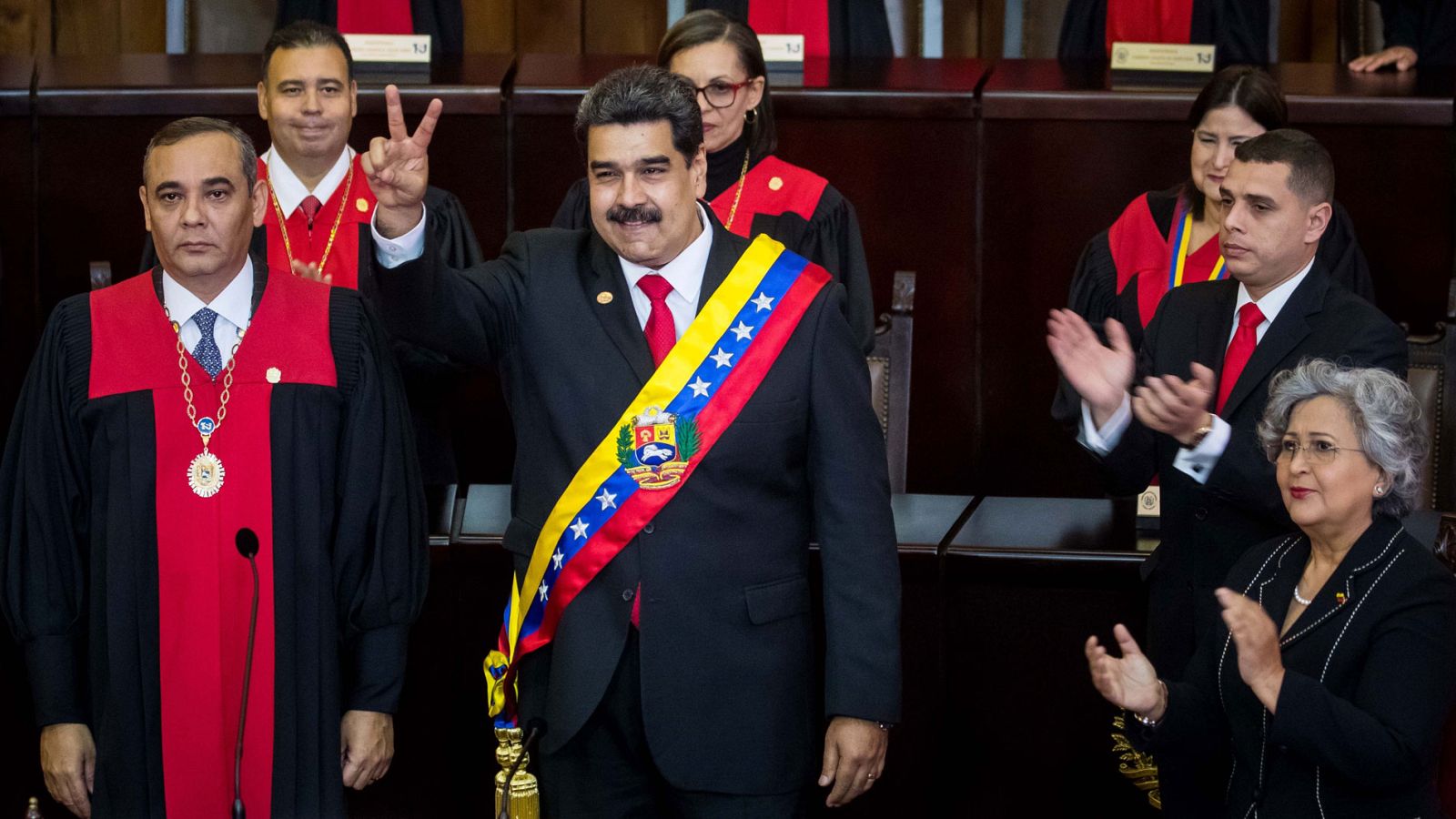 Maduro reivindica la legitimidad de su mandato durante la toma de posesión