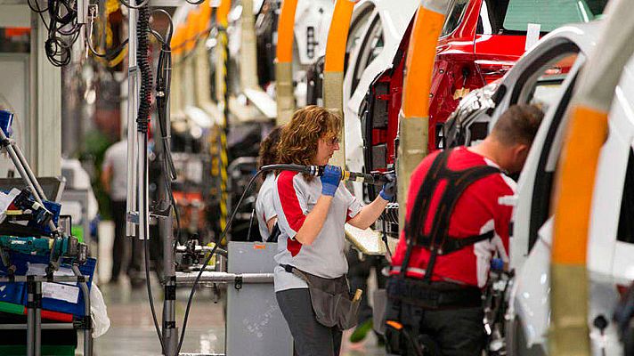 Telediario 1 - Los salarios de los empleados siguen estancados y los de directivos aumentan un 2,5%