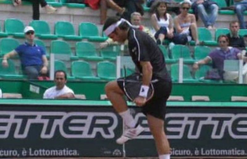 Fernando González se une al club "rompe-raquetas" | Ver