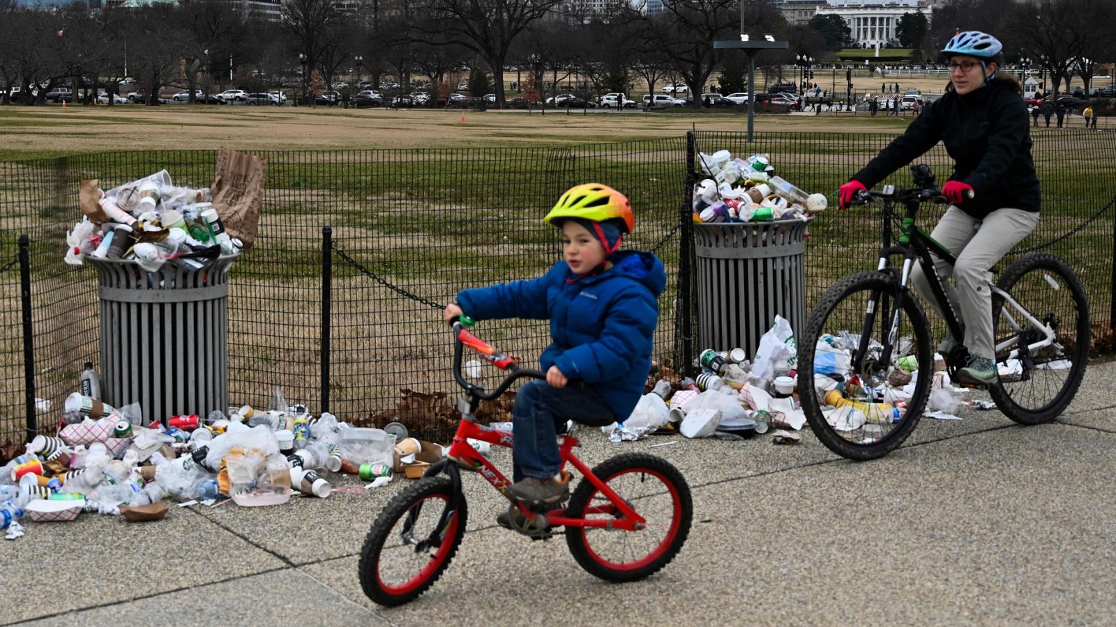El cierre de la administración propiciado por Trump hace mella en la población de EE.UU. | Ver