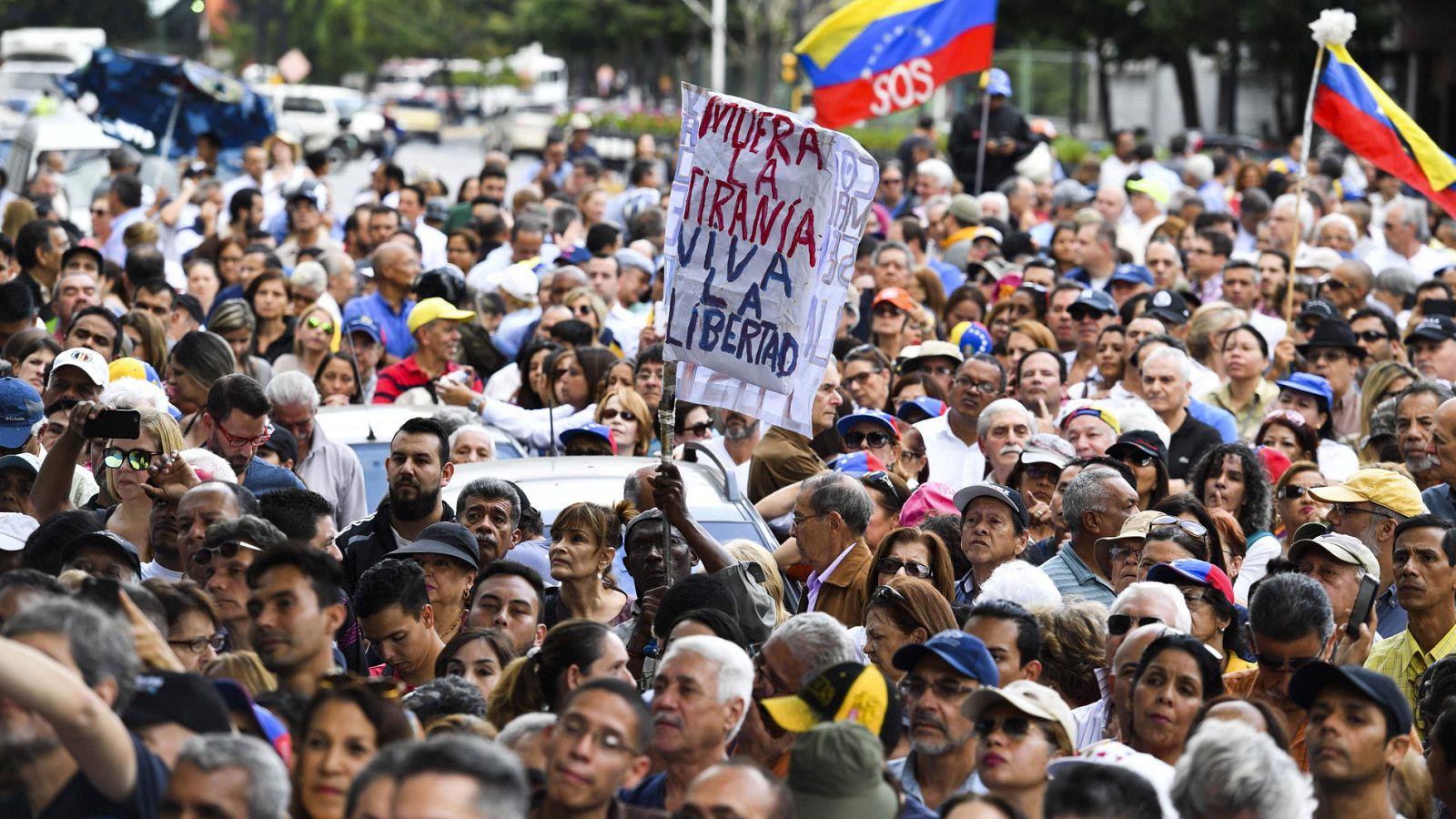 La oposición en Venezuela quiere volver a tomar la calle para echar a Maduro del poder