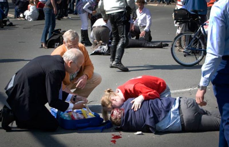 Cuatro personas mueren tras ser arrolladas por un coche en Holanda | Ver