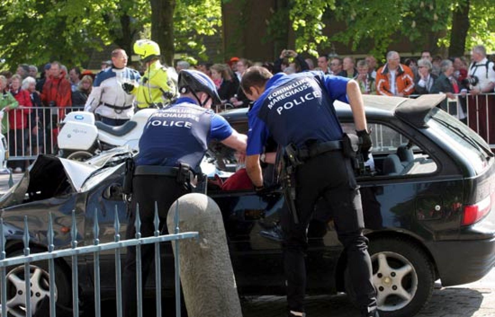 Un coche siembra de muerte el día de la Reina de Holanda | Ver