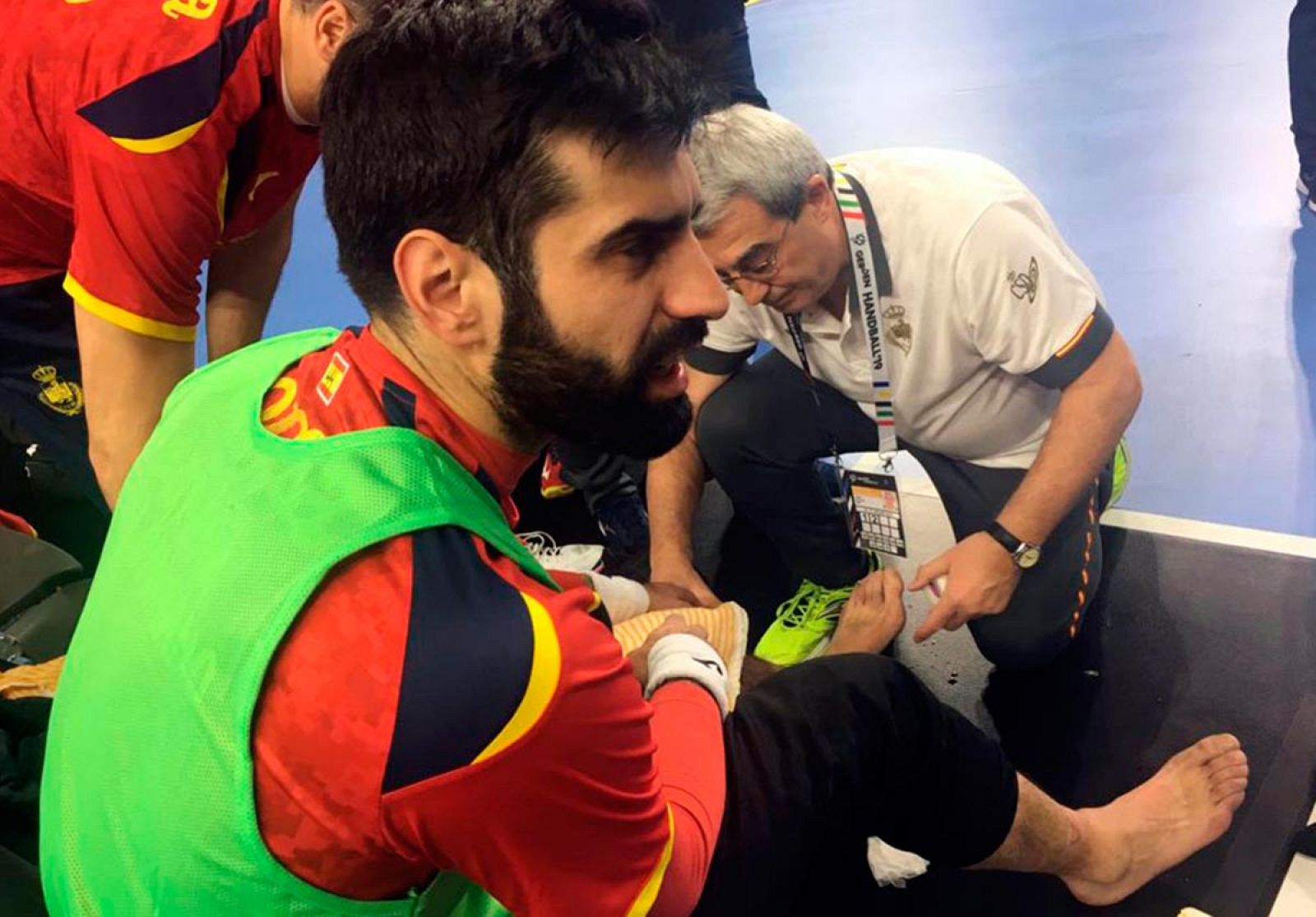 Mundial Balonmano 2019 | Susto de Rodrigo Corrales en el entrenamiento de España en Colonia -RTVE.es | Ver