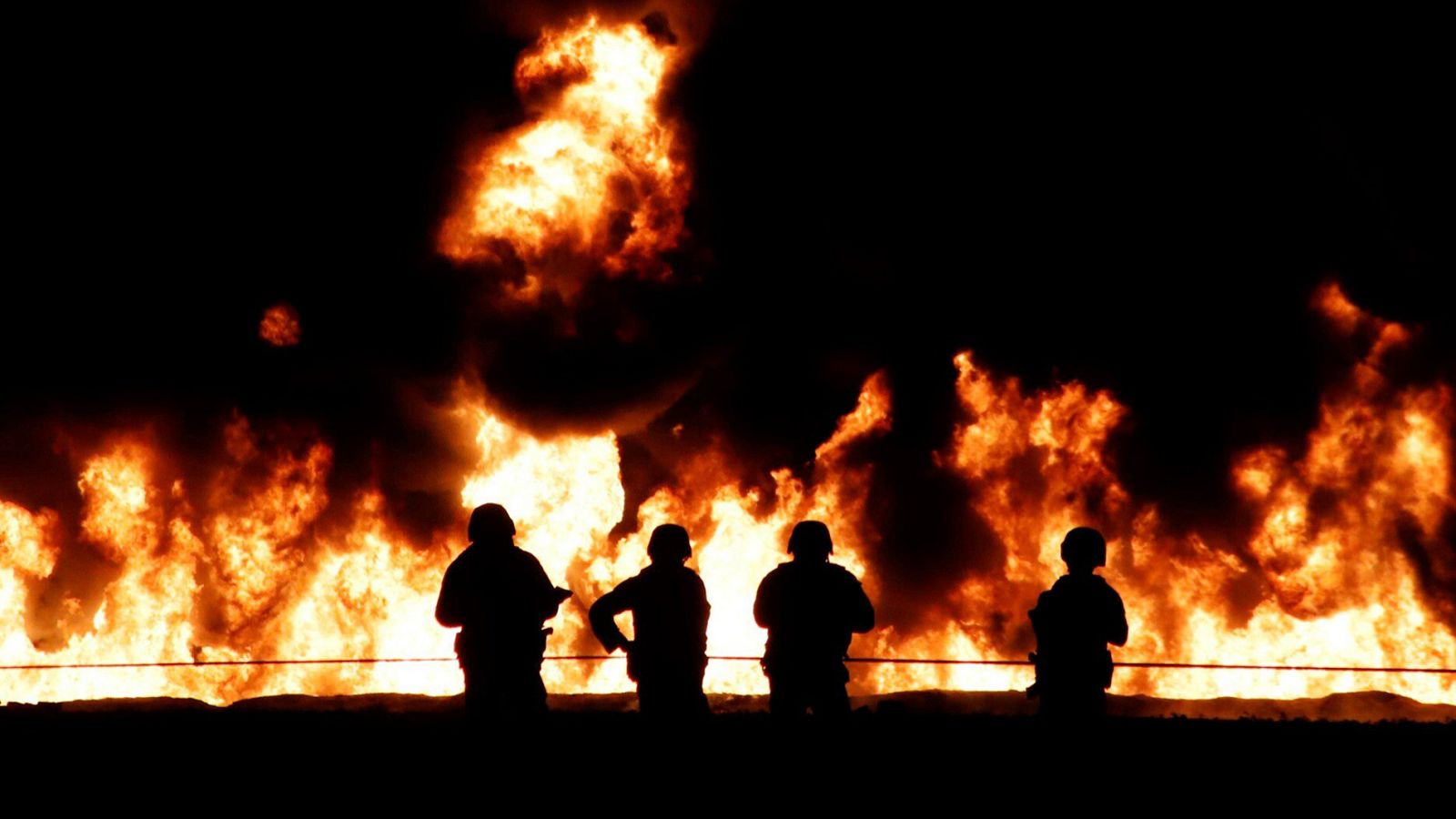 Más de 20 muertos y decenas de heridos tras explotar una toma clandestina de combustible en México