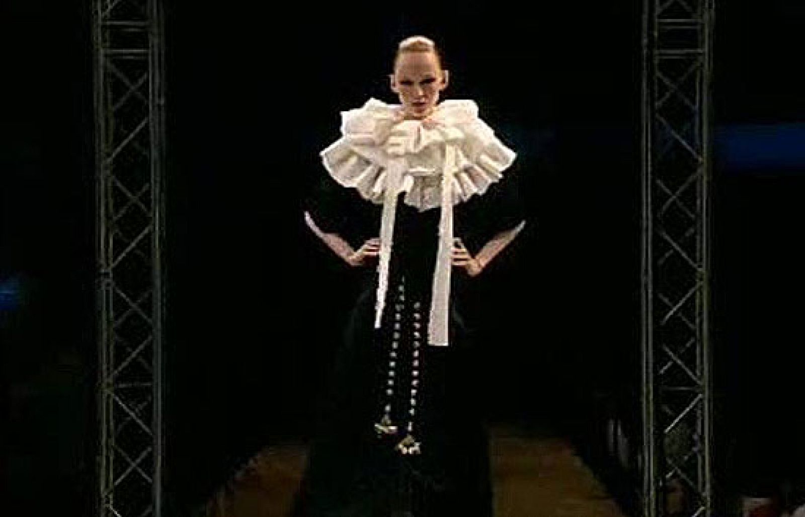 Los diseñadores visten a los personajes clásicos del teatro español (01/05/09)