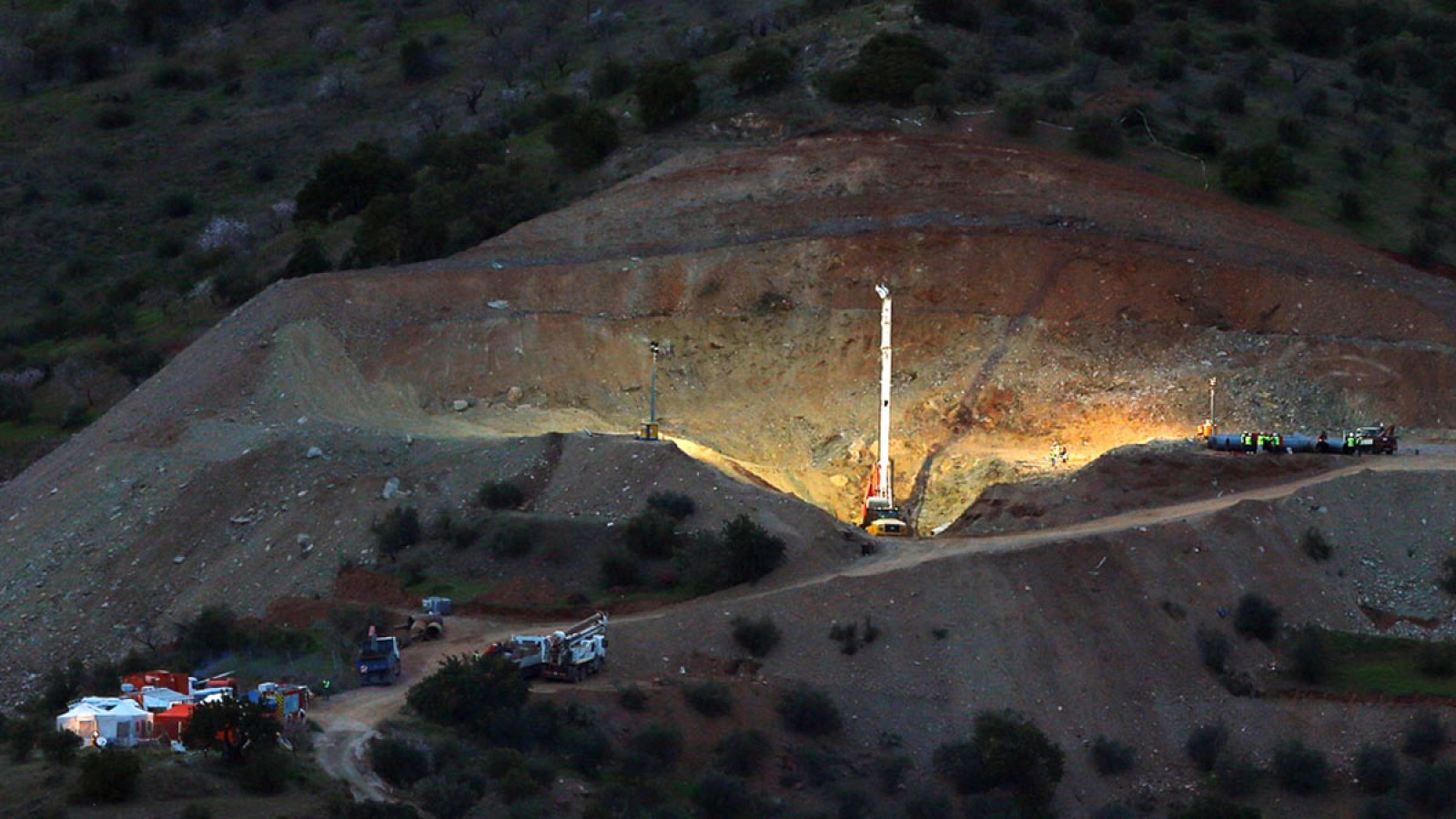 Una roca a los 20 metros complica el rescate de Julen - Informativo 24h | Ver