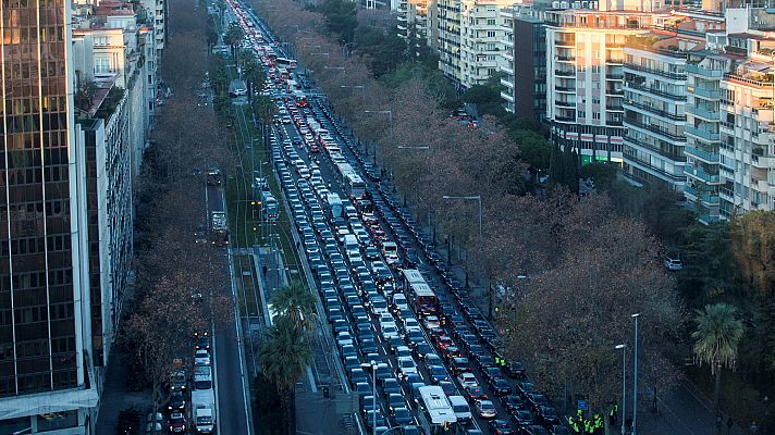 Informativo 24h - Las protestas de los taxistas en Barcelona a vista de dron
