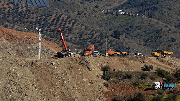 Telediario 1 - Deciden ensanchar el túnel vertical para el rescate de Julen al no pasar el tubo