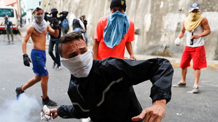 Telediario 1 - Al menos cuatro muertos durante las manifestaciones contra el gobierno venezolano