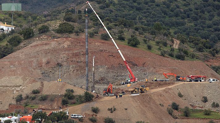 Telediario 1 - Los técnicos terminan de reperforar y siguen con el encamisado del túnel para garantizar la seguridad de los rescatistas