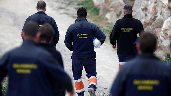 Telediario 1 - Los especialistas en salvamento minero bajarán con un equipo de casi 15 kilos para abrir el túnel hasta Julen