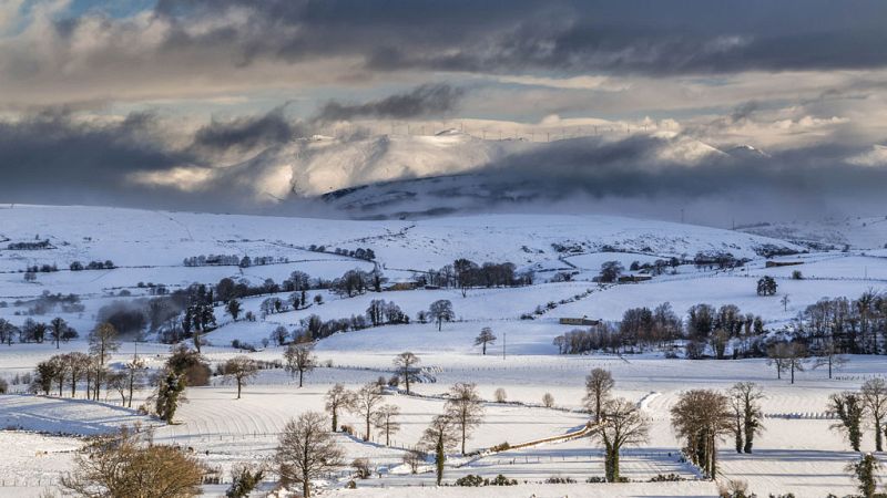 Nevadas importantes en amplias zonas de la mitad norte de la Península - ver ahora