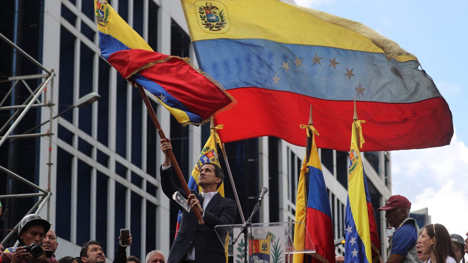 La oposición venezolana vuelve a las calles en una multitudinaria protesta antichavista | Ver