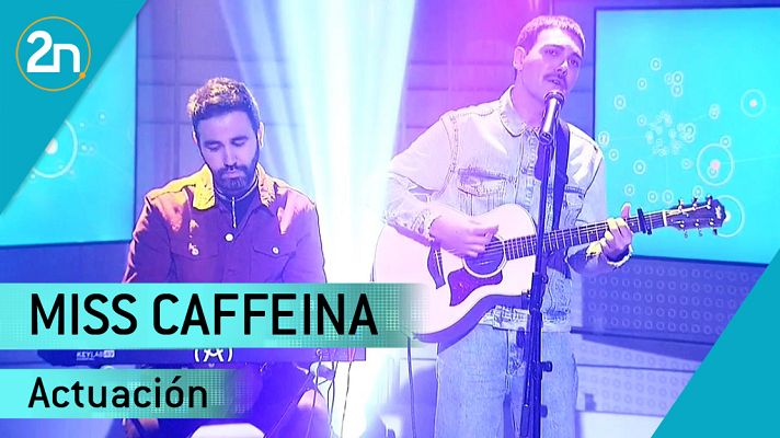 La 2 Noticias - Miss Caffeina interpreta 'Reina'