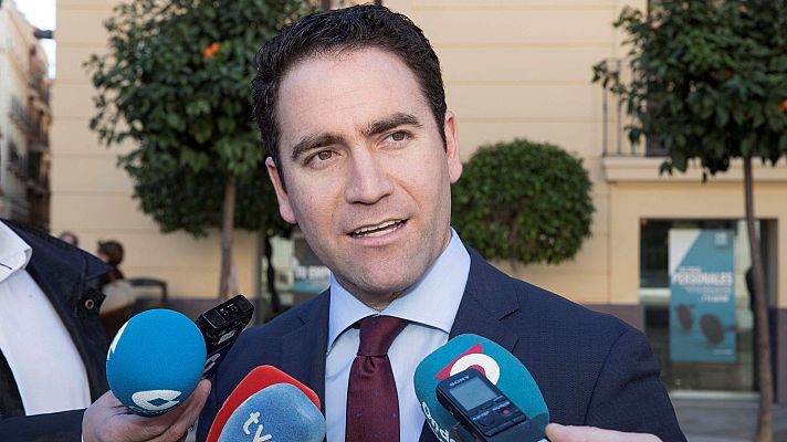 Telediario 1 - PP y Ciudadanos critican a Sánchez porque no puede ser Maduro quien convoque "elecciones libres"