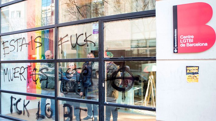 Telediario 1 - Investigan un ataque a un centro LGTBI de Barcelona