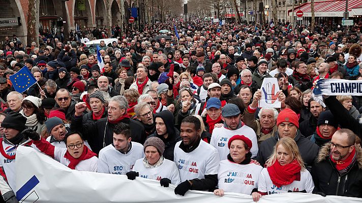 Telediario 1 - Los 'pañuelos rojos' marchan contra la violencia de las últimas convocatorias de los 'chalecos amarillos'