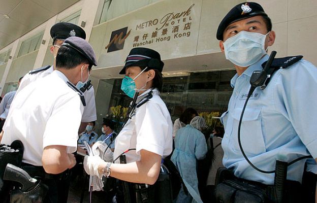  - Cinco españoles en cuarentena