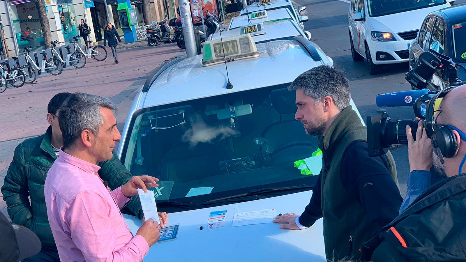 El Telediario recorre Madrid en busca de las claves del conflicto del taxi