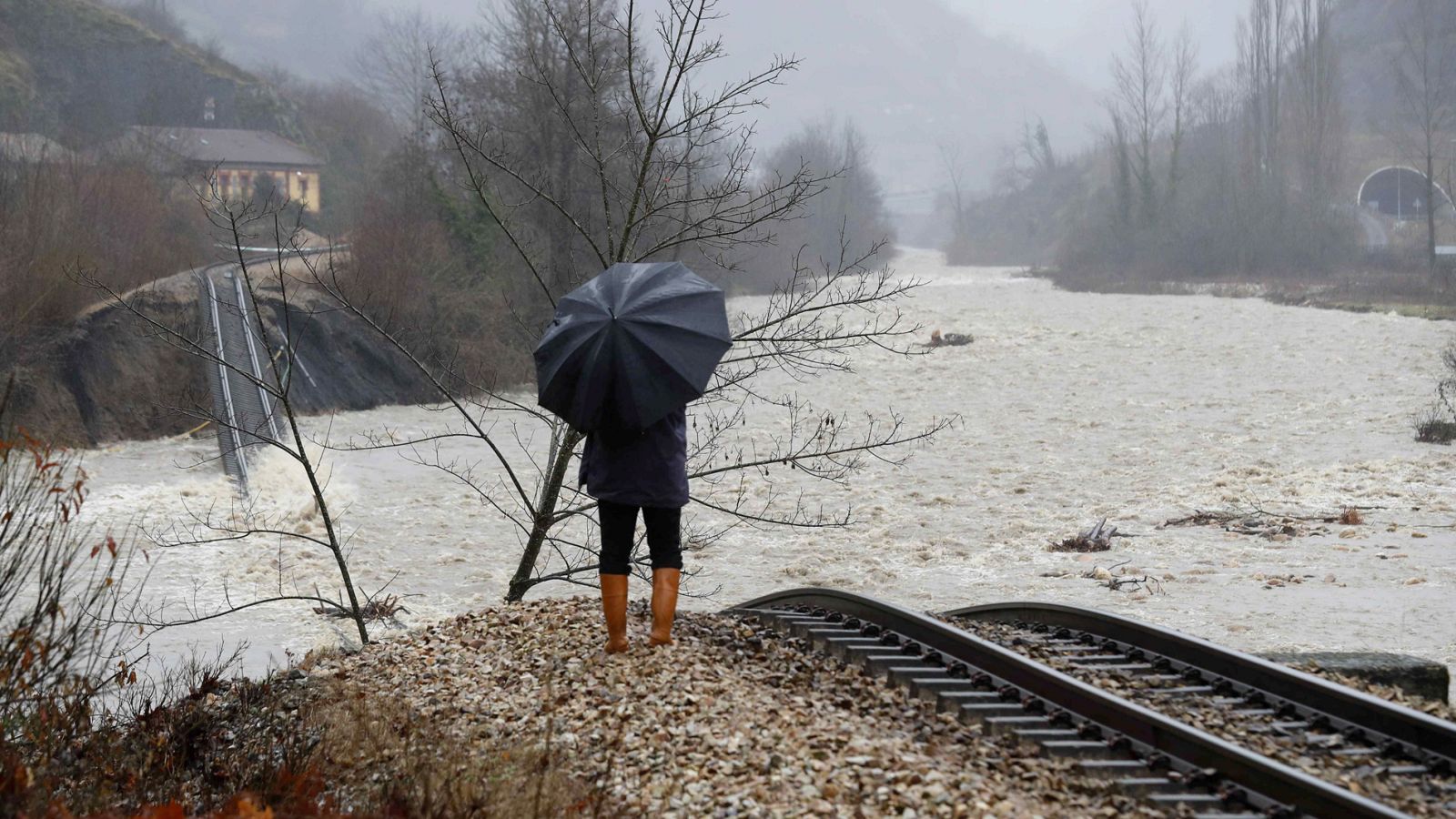 La borrasca Gabriel pone en alerta a 15 comunidades por fuerte viento y oleaje | Ver
