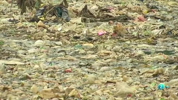 La 2 Noticias - Más plásticos que peces