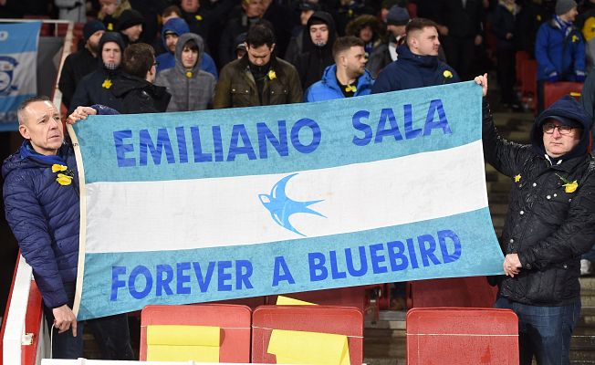 Telediario 1 - Cardiff y Arsenal homenajean al desaparecido Emiliano Sala