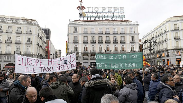 Telediario 1 - Los taxistas piden que sea el Ayuntamiento el que fije