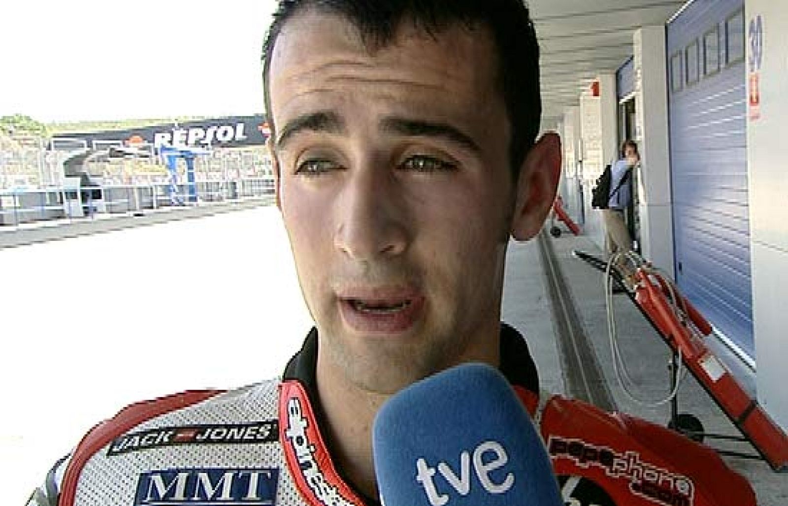 Héctor Barberá cree que no ha sido limpia la manera con que Simoncelli le ha arrebatado el tercer puesto en Jerez.