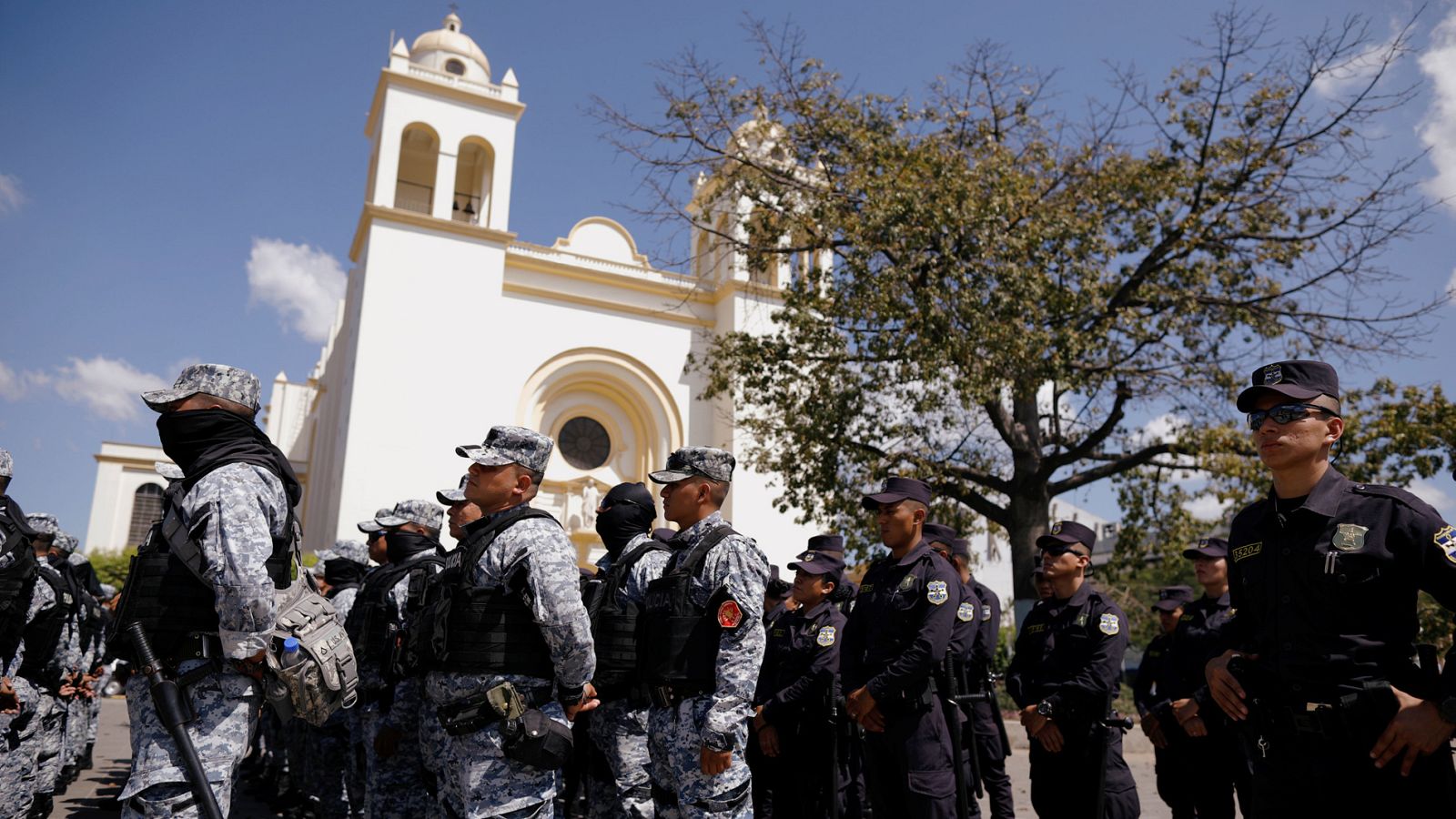 El Salvador celebra elecciones presidenciales bajo un fuerte dispositivo de seguridad