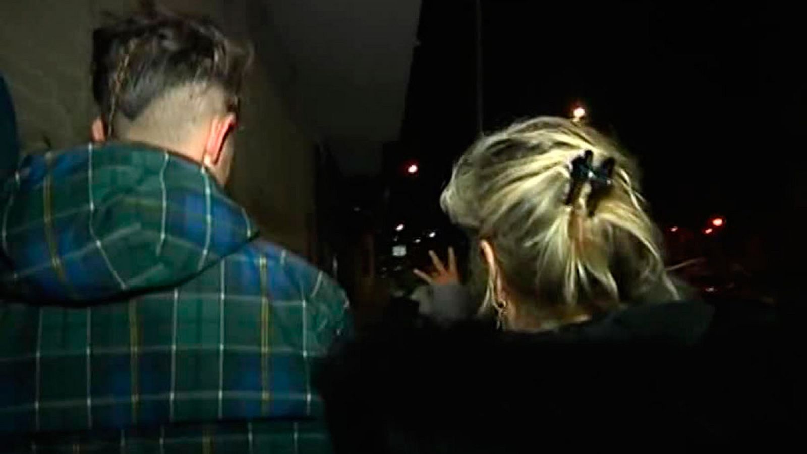 Los jóvenes inmigrantes que viven en centros de menores, tienen que abandonarlos cuando cumplen 18 años. Hay organizaciones humanitarias que los alojan en sus pisos temporalmente. El resto, sobrevive como puede en la calle.