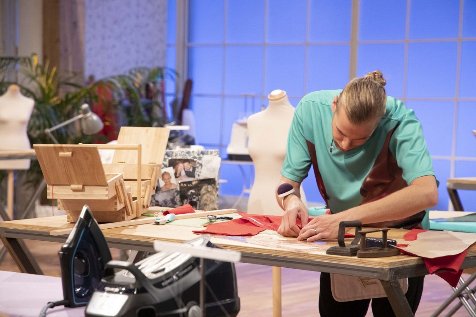 Maestros de la costura: Eduardo Navarrete vuelve a los talleres 