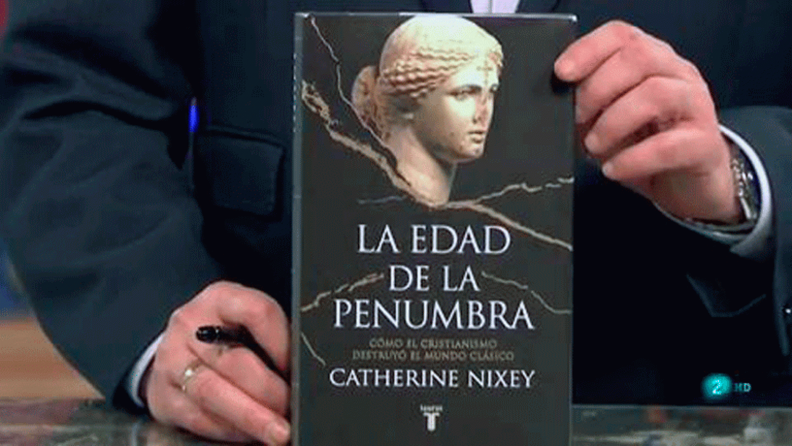 La aventura del saber La edad de la penumbra. Cómo el cristianismo destruyó el mundo clásico Catherine Nixey