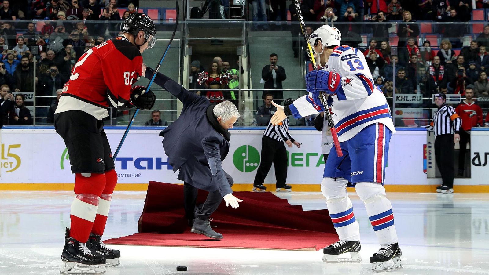 La caída viral de Mourinho en un partido de hockey - RTVE.es | Ver